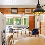 Hirsimökki Kansallispuistossa Espoo