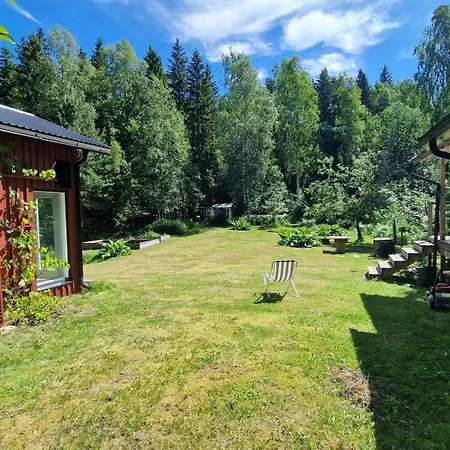 Hirsimökki Kansallispuistossa Lomamökit