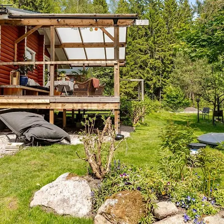 Hirsimökki Kansallispuistossa Espoo