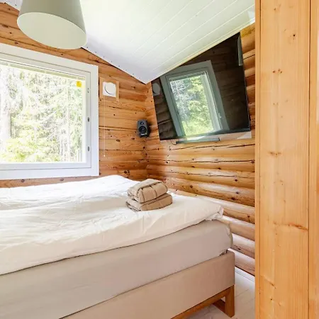 Hirsimökki Kansallispuistossa Lomamökit *