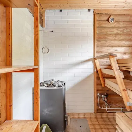 Hirsimökki Kansallispuistossa Lomamökit *