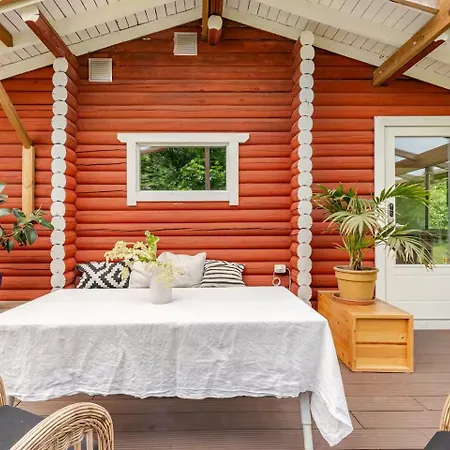 Lomamökit Hirsimökki Kansallispuistossa *