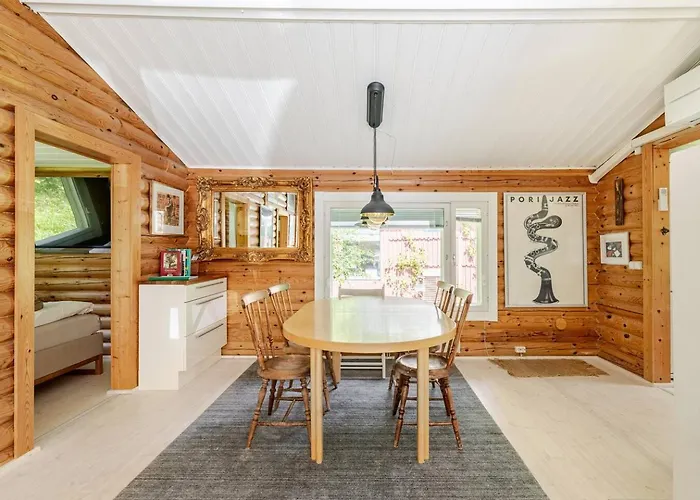 Hirsimoekki Kansallispuistossa Chalet Espoo